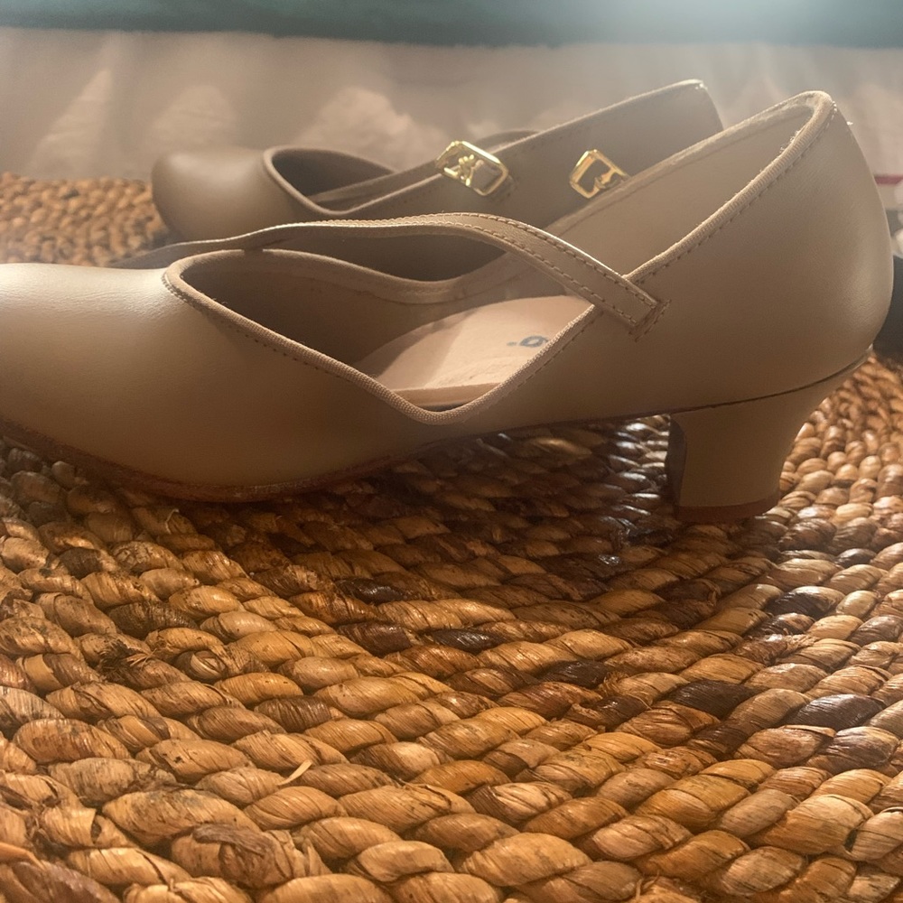 Capezio character shoes